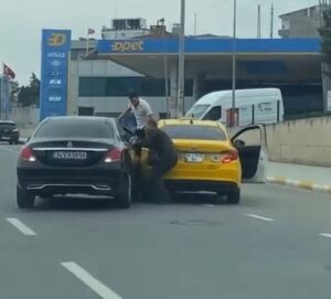 Pendik'te trafikte  korku dolu anlar 