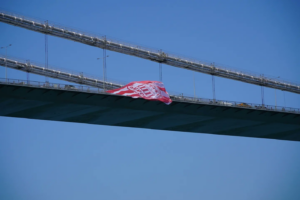 Pendikspor Bayrağı Boğaz Köprüsünde 
