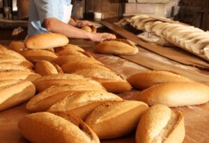 Ekmek Fırını Açmak: Lezzet Dolu Bir Girişim için Adımlar ve Belgeler 2024